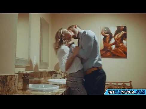 ❤️ Ketika seorang pirang berdada menggoda Anda di toilet umum ❤️❌ Anal porno di porno id.bladesoul.top ❤